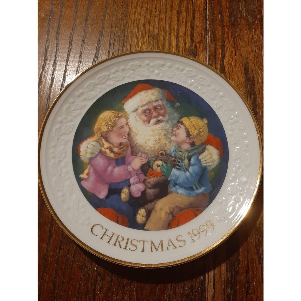 Vintage 1999 Avon Christmas Collectible Holiday Collector Decorative Plate Gold